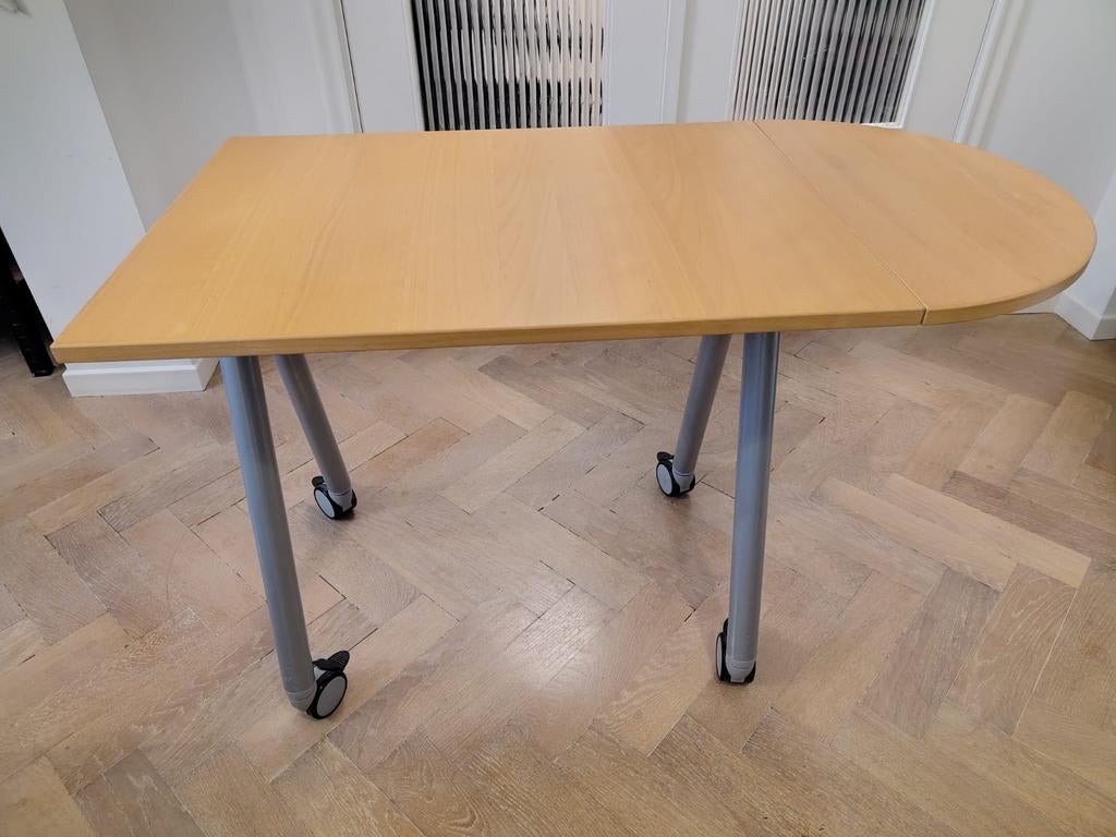 Bureau IKEA avec roulettes – bureau ordinateur / télétravail, Maison & Meubles, Bureaux, Enlèvement