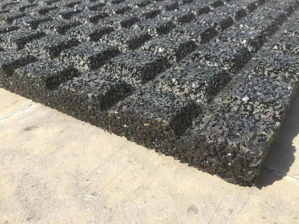 Dalles (neuves) en caoutchouc pour écurie, box, 1mx1mx3cm, Animaux & Accessoires, Box & Pâturages, Kriden, Info@kriden.be, Belgique