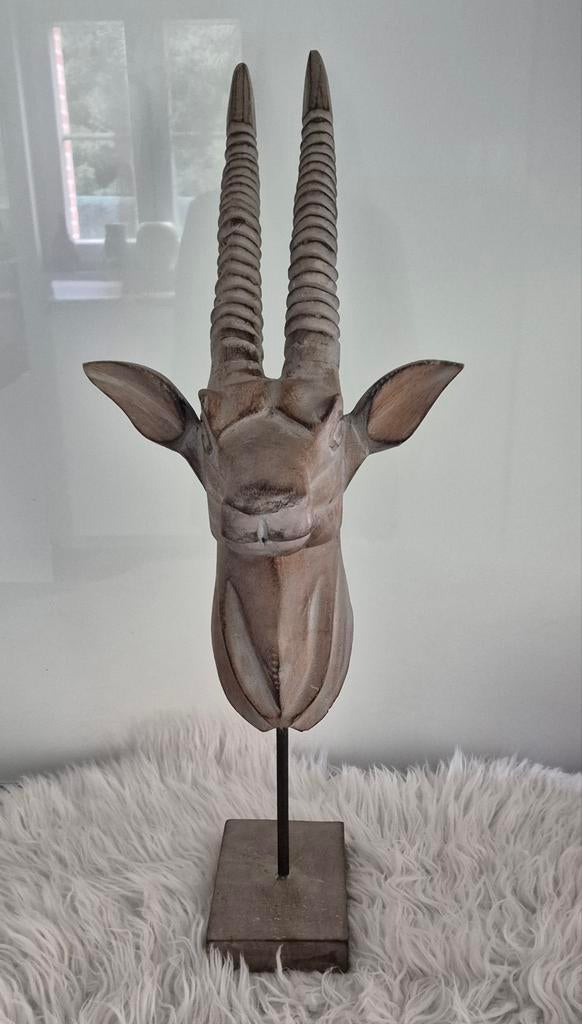 Houten Steenbok op voet, Ophalen