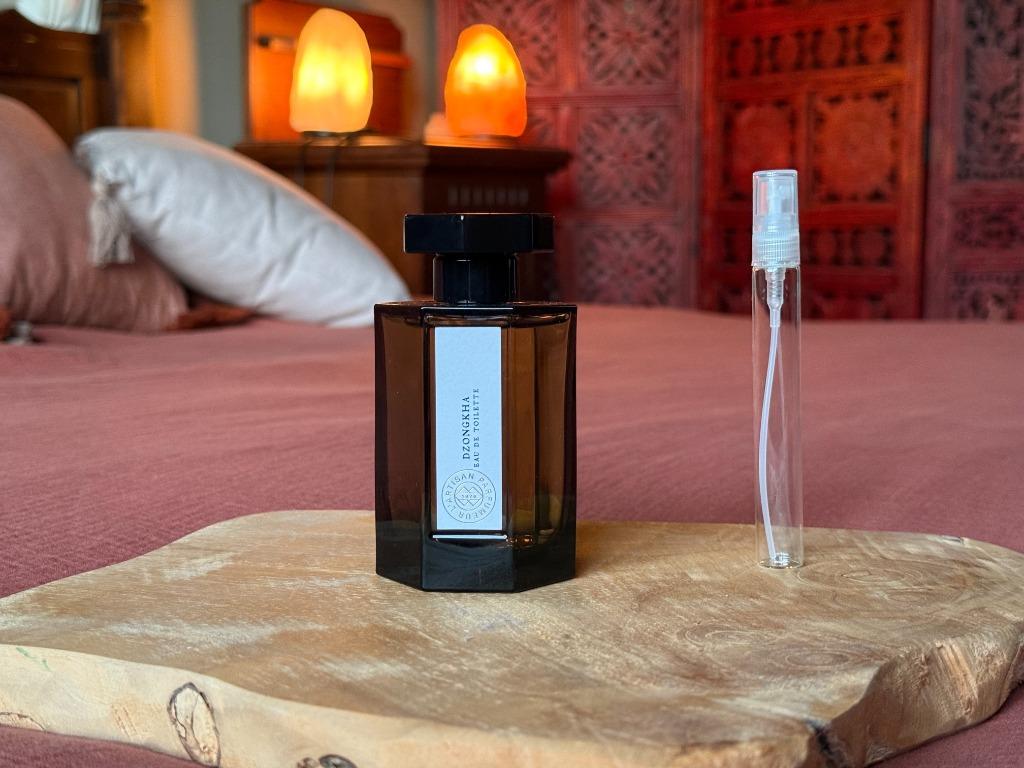 L'Artisan Parfumeur - Dzonghka sample/decant, Handtassen en Accessoires, Uiterlijk | Parfum, Zo goed als nieuw, Ophalen of Verzenden