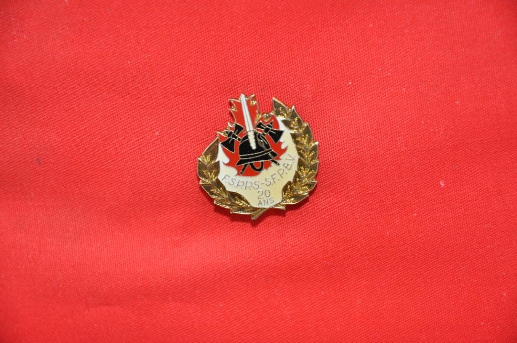 pin's pompier F.S.P.P-S.F.P.B.V 20 ANS (x2002), Collections, Enlèvement ou Envoi, Comme neuf, Autres sujets/thèmes, Insigne ou Pin's