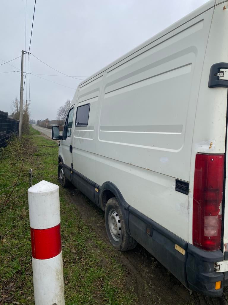 Iveco 35s12, Autos, Camionnettes & Utilitaires, Achat, Boîte manuelle, Bleu, 5 portes