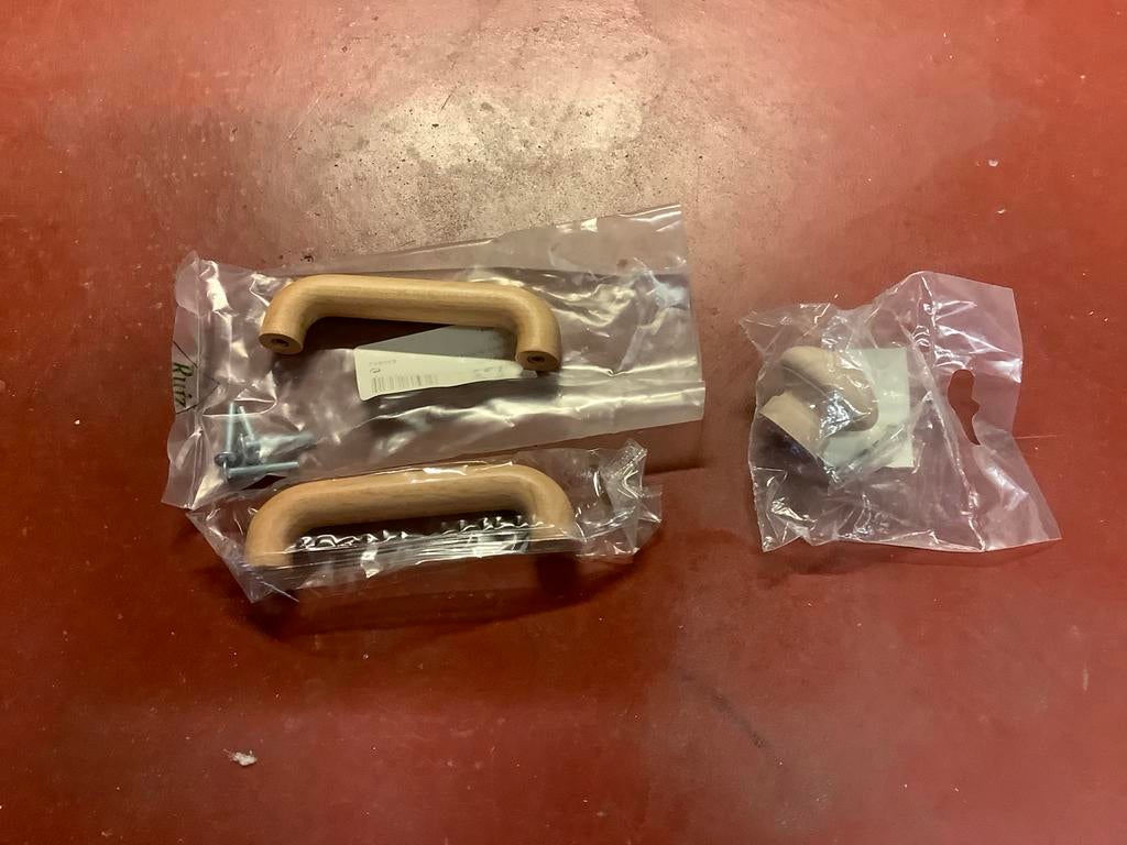 Twee Beukengrepen 11 cm en knop, Bricolage & Construction, Enlèvement, Neuf