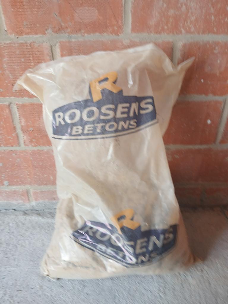 Sacs de ciment & sable jaune entamés - pour petits travaux, Jardin & Terrasse, Sable, Enlèvement, Utilisé