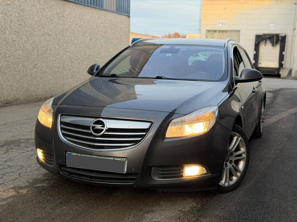 Opel Insignia 2.0 diesel bj10/2010 335.000Km's!* Euro 5, Auto's, Euro 5, Leder en Stof, Bedrijf, Zilver of Grijs