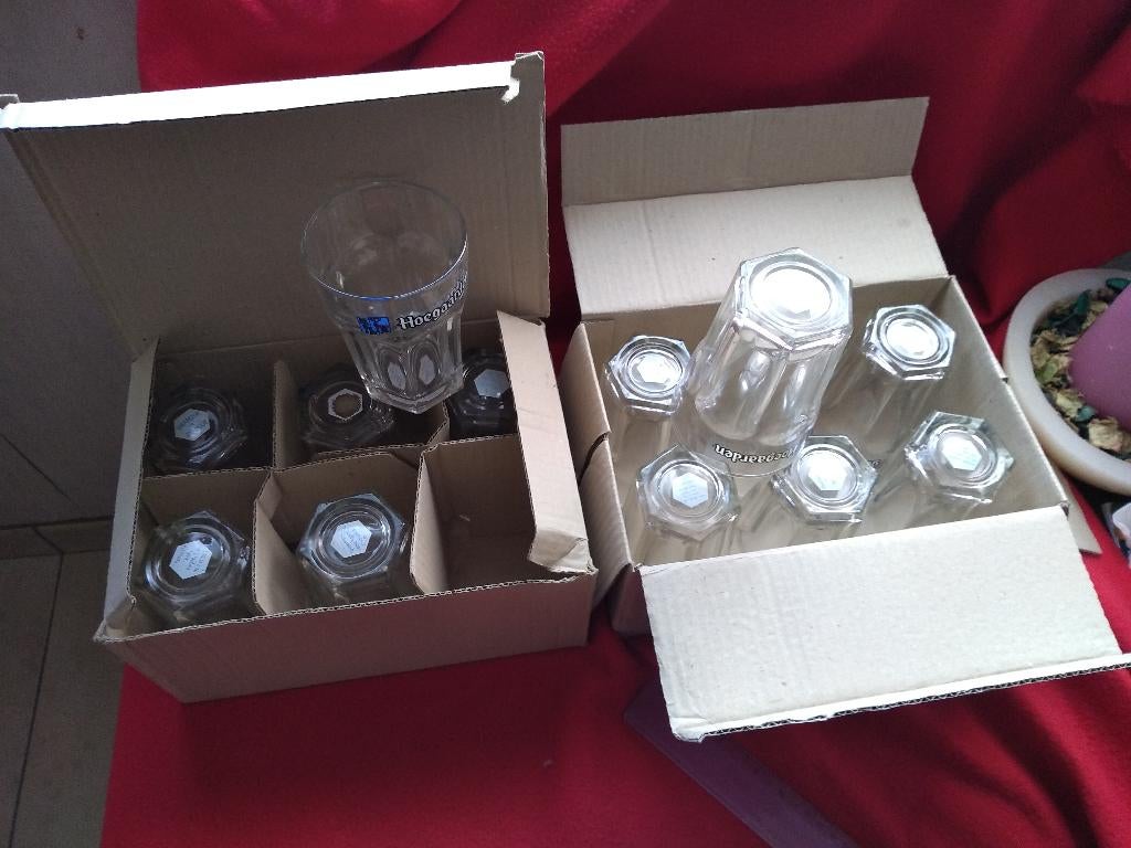 13 glazen HOEGAARDEN bodem biervilt leuze bier brouwerij, Ophalen, Zo goed als nieuw