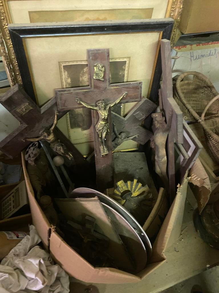 lot religieux , croix , christ , statue etc, Enlèvement ou Envoi