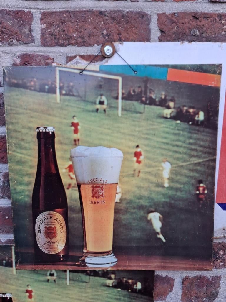 Haacht - Assiette en fer blanc de la brasserie Aerts 1975, Antiquités & Art, Art | Peinture | Abstraite, Enlèvement ou Envoi