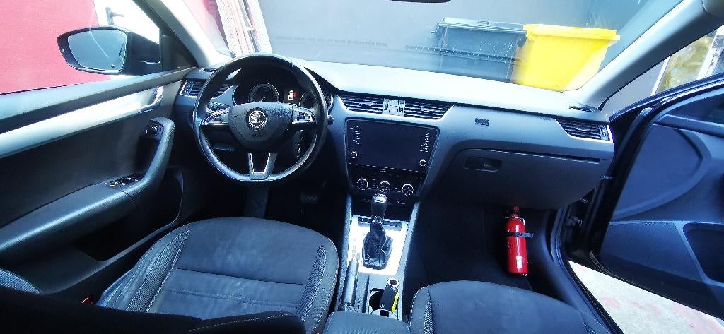 Škoda Octavia Combi – Diesel – 278.514 km – Très bon état, Achat, Euro 6, Carnet d'entretien, Noir