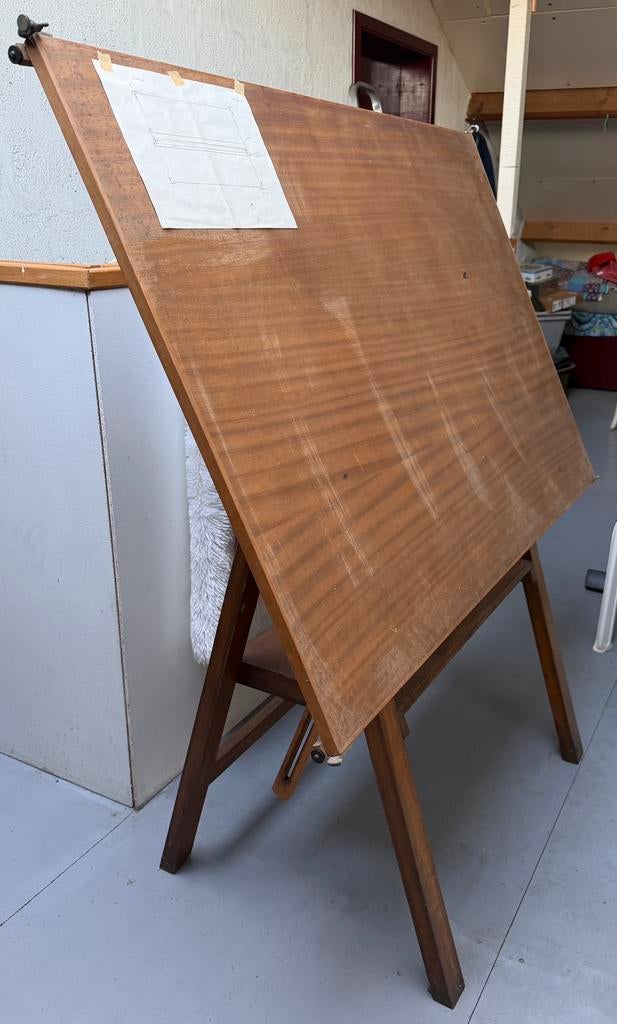 Planche à dessin en bois en bon état, Bricolage & Construction, Tables à dessin, Enlèvement, Utilisé, 130 à 150 cm