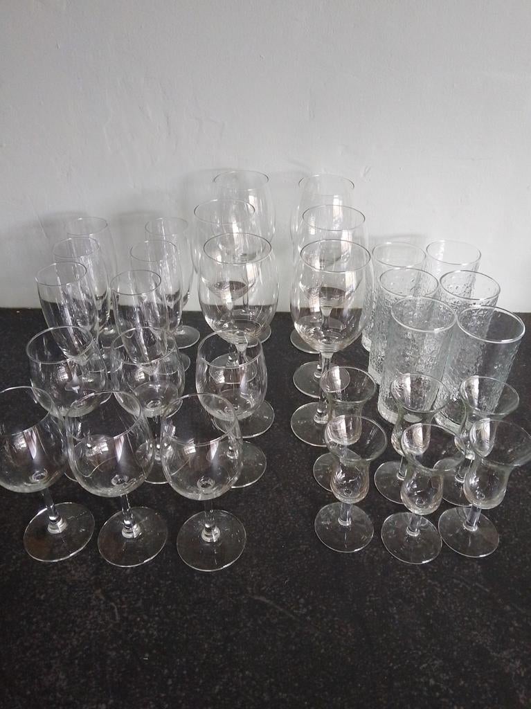 Service comprenant 5 X6 verres en parfait état, Collections, Enlèvement