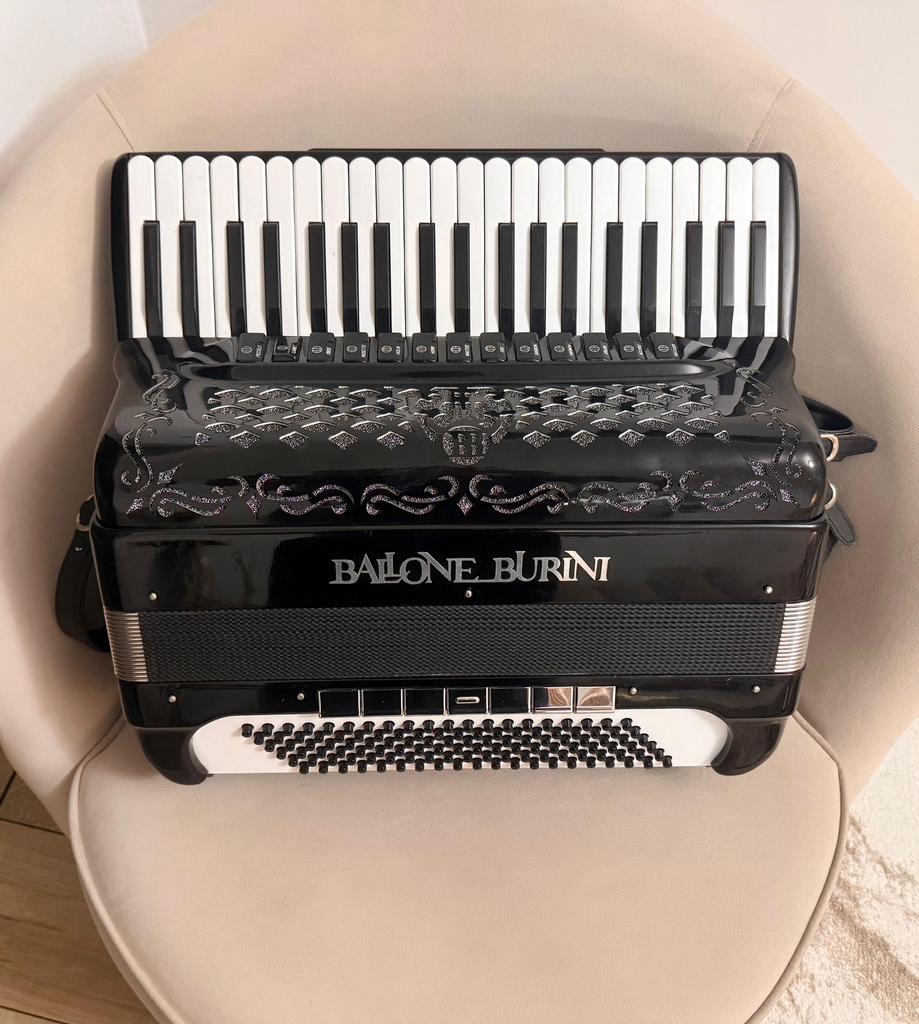Accordeon Balone Burini, Muziek en Instrumenten, Accordeons, Ophalen of Verzenden, Zo goed als nieuw, Met riemen