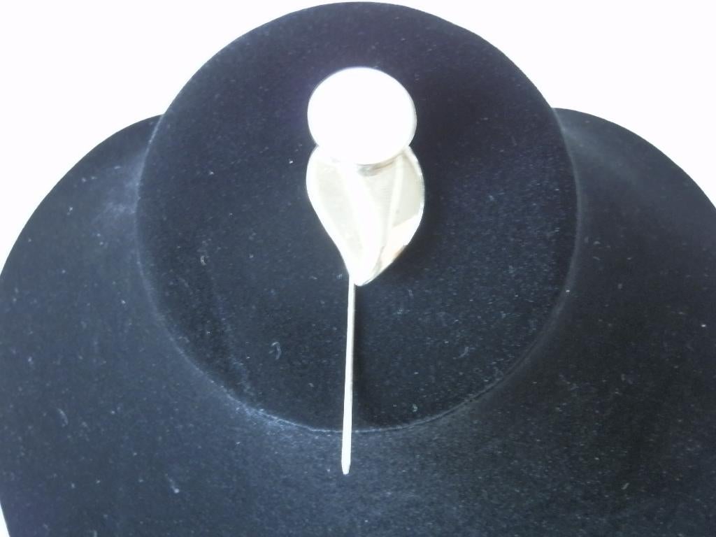 Parel broche. Salvatore Ferragamo., Overige materialen, 4 tot 7 cm, Ophalen of Verzenden, Zo goed als nieuw