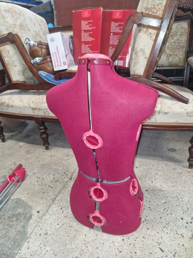 Mannequin ajustable de la marque Diana d'Angleterre en très, Mannequin, Diana, Enlèvement