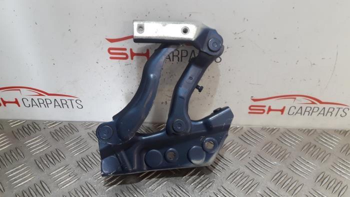 Motorkap Scharnier van een Mercedes B-Klasse, Gebruikt, -, Ophalen of Verzenden, -