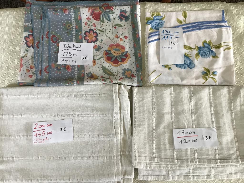 4 nappes pour seulement 3 euros chacune, Maison & Meubles, Nappes, Enlèvement ou Envoi, Comme neuf