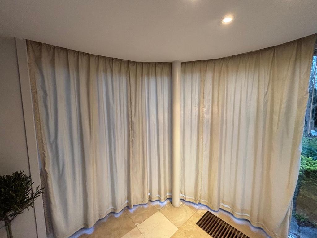 Gordijn, Huis en Inrichting, Stoffering | Gordijnen en Lamellen, Ophalen, Gebruikt, Beige, 200 cm of meer