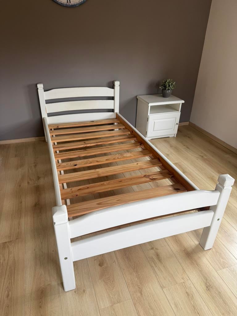 2 x 1 pers bedjes en 1 nachtkastje, Huis en Inrichting, Ophalen, Gebruikt, 90 cm, Eenpersoons