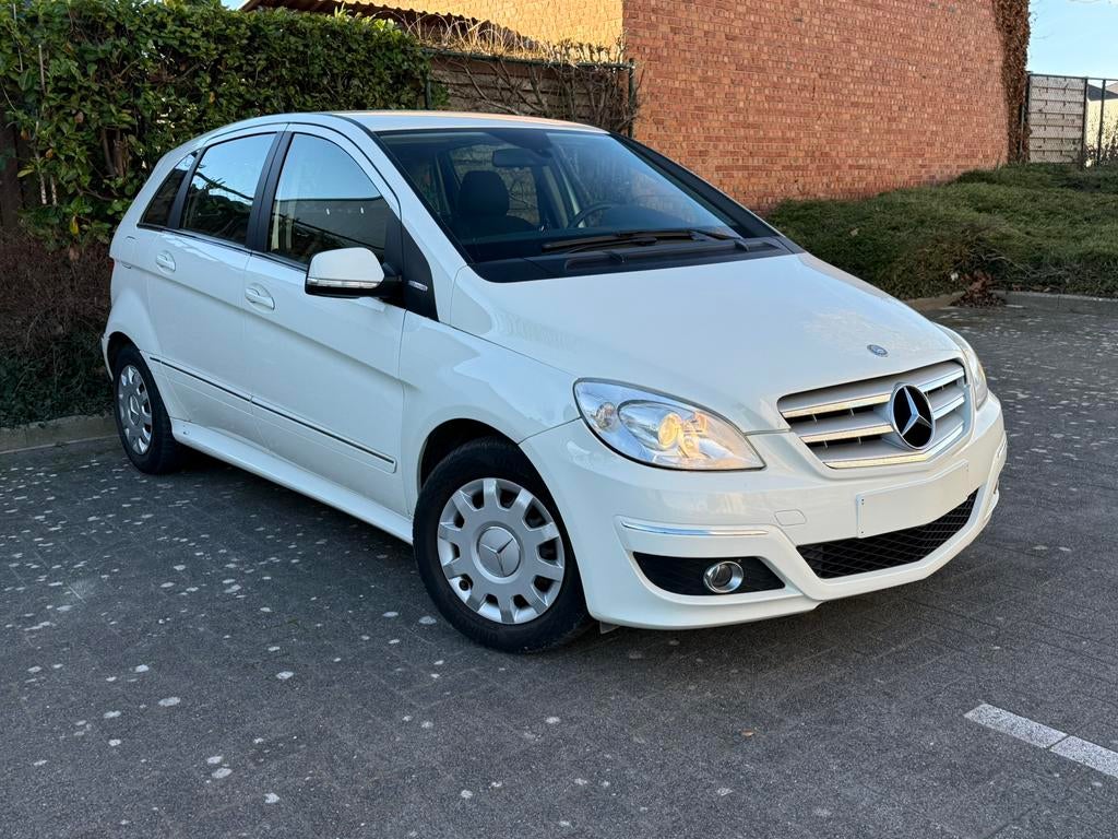 Mercedes B 160 benzine 87.000 km 2011 bj, Auto's, Zwart, Wit, Bedrijf, Handgeschakeld