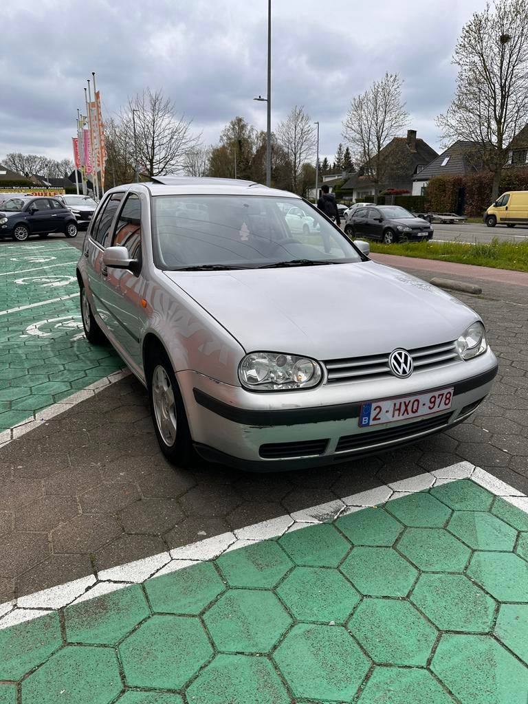 Golf 4 1.6 benzine, Auto's, Oldtimers, Stof, Volkswagen, Berline, Particulier