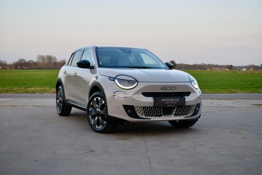 Fiat 600 1.2 La Prima Hybrid, Camera/ACC/CarPlay/Massage, Auto's, Fiat, 1199 cc, 109 g/km, Beige, 5 zetels