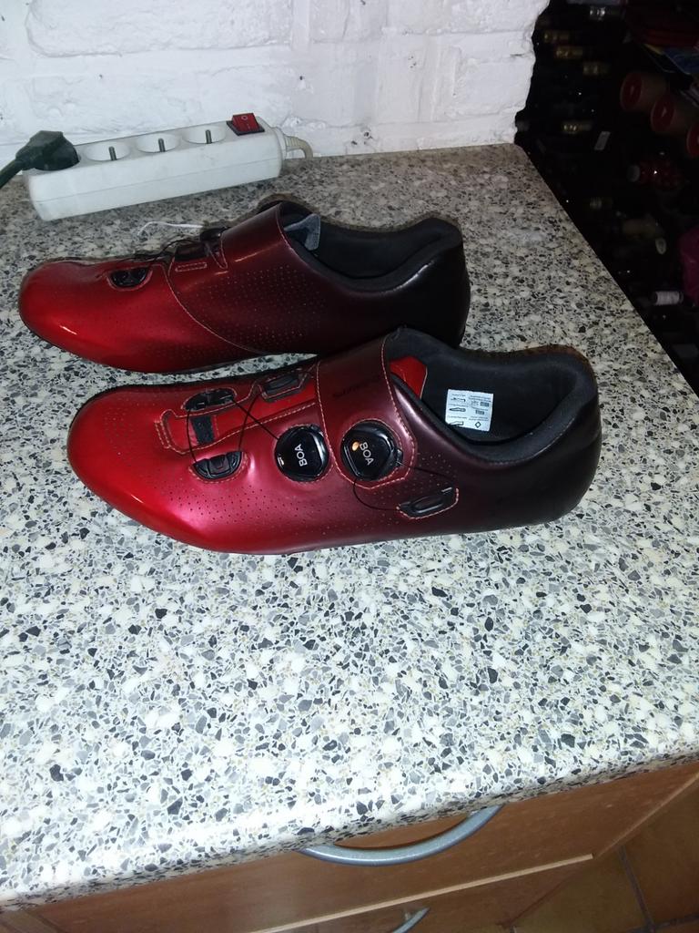 Chaussure shimano rc7 rouge et noir 46, Enlèvement