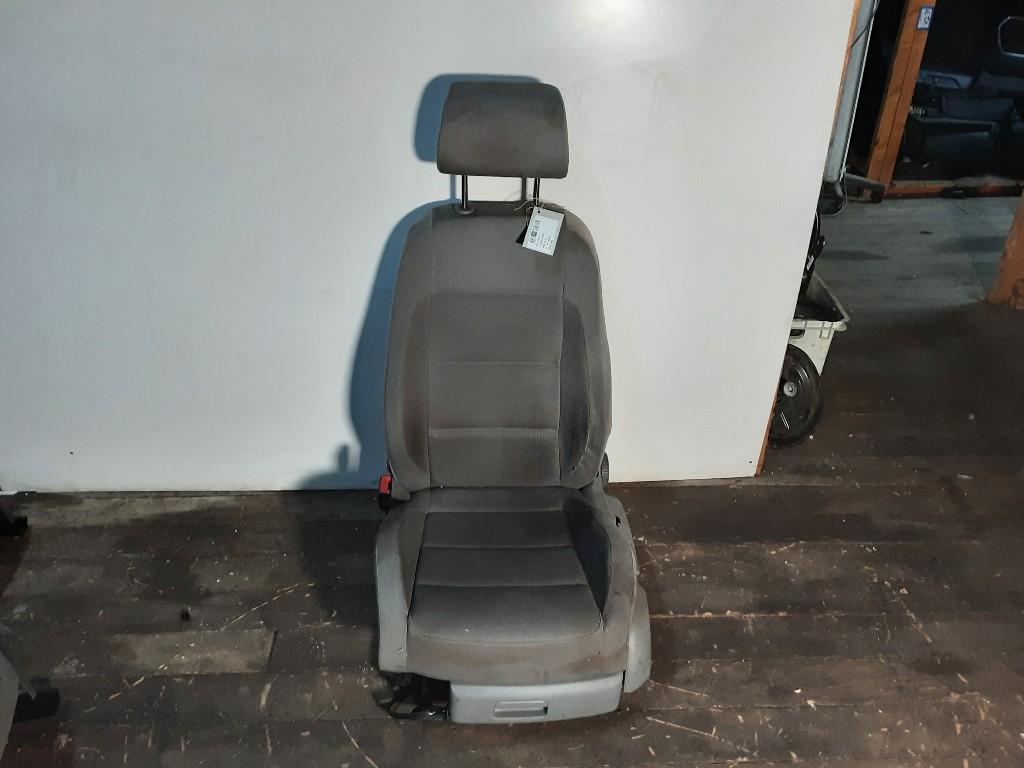 SIEGE AVANT GAUCHE ( CONDUCTEUR ) Volkswagen Golf V (1K1), Volkswagen, Mevr. I. Hauben, Utilisé, Rue de l'Espoir 34 34
4030  GRIVEGNÉE, BE