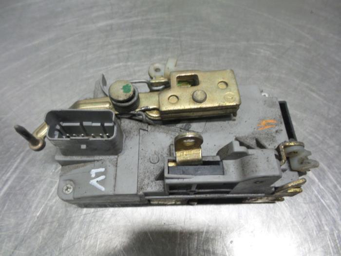 Serrure portière mécanique 4portes avant gauche d'un Peuge, -, Utilisé, -, Peugeot