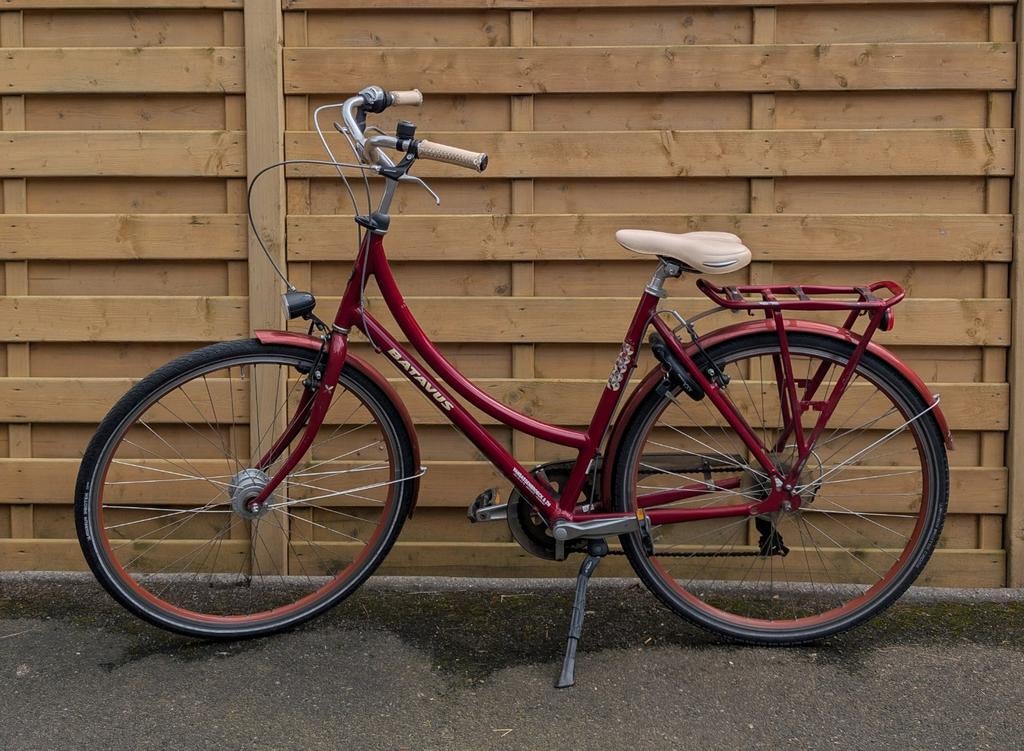 Rode Batavus vrouwenfiets, Ophalen