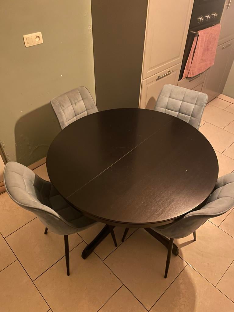 Table de cuisine + 4 chaises en tres bon etat 250€. Saisir !, Enlèvement ou Envoi, Comme neuf