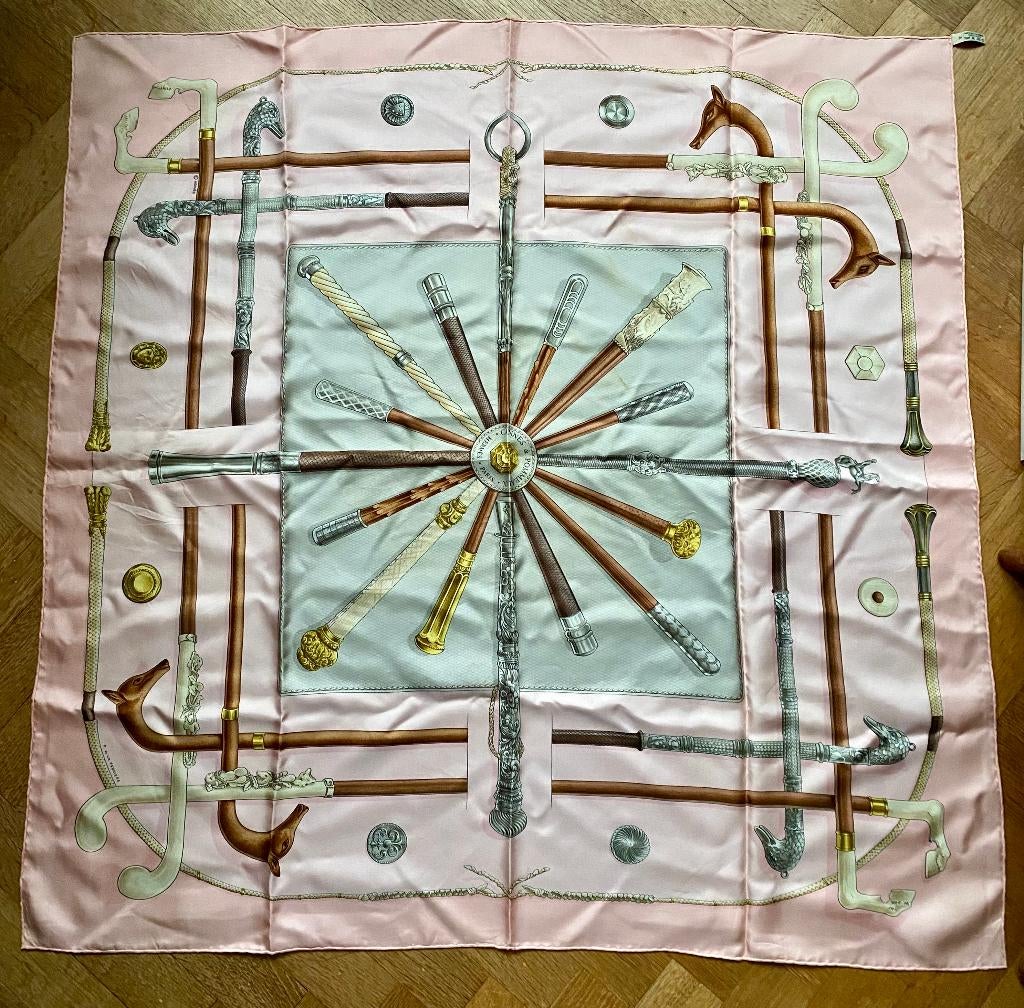 FOULARD HERMÈS - CARRÉ 90 - CANNES ET POMMEAUX - VINTAGE, Taille 46/48 (XL) ou plus grande, Écharpe, Porté, Hermes
