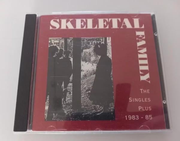 CD Skeletal Family The Singles 1983-1985 New Wave Post Punk, Enlèvement ou Envoi, Comme neuf, Alternatif