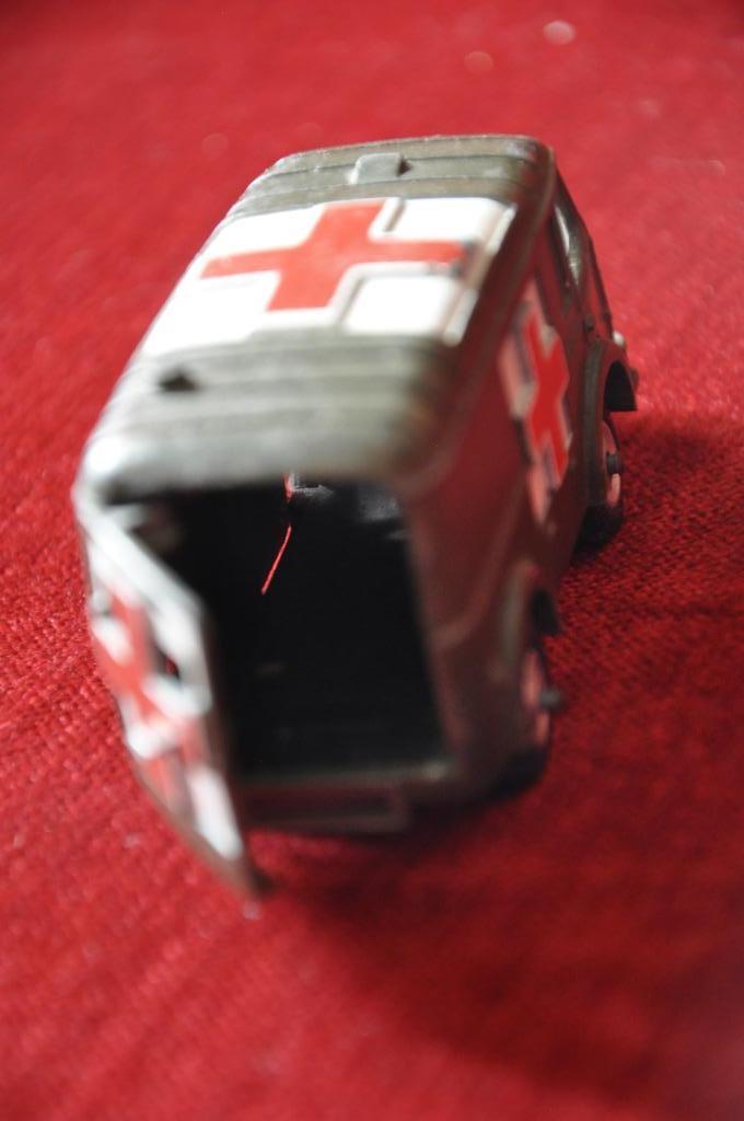AMBULANCE MILITAIRE RENAULT - DINKY, Enlèvement ou Envoi, Comme neuf, Autres types, Dinky Toys
