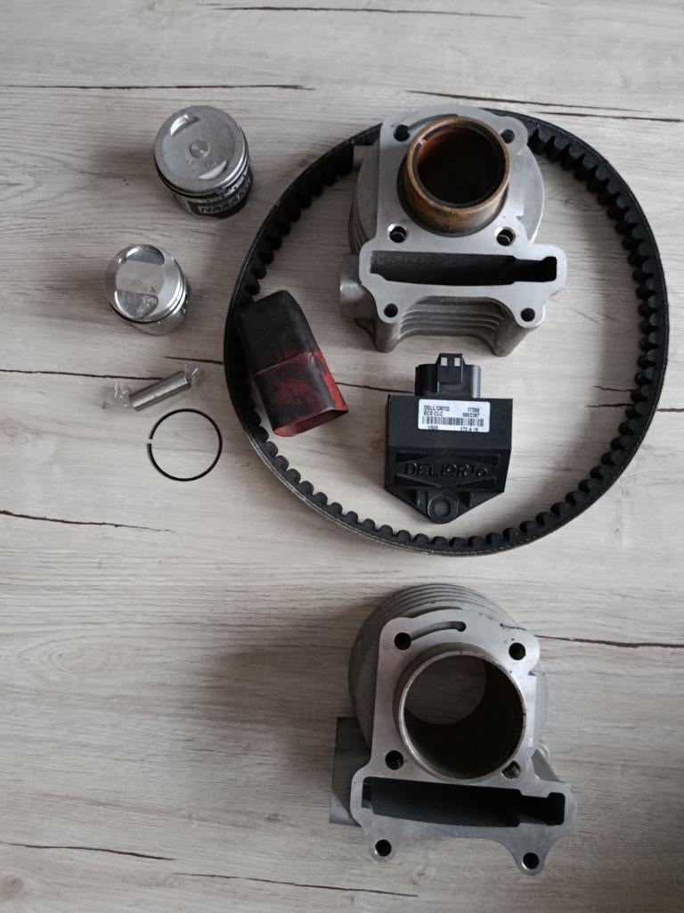 Plusieurs pièce moteur Kymco état impec, Vélos & Vélomoteurs, Enlèvement, Kymco