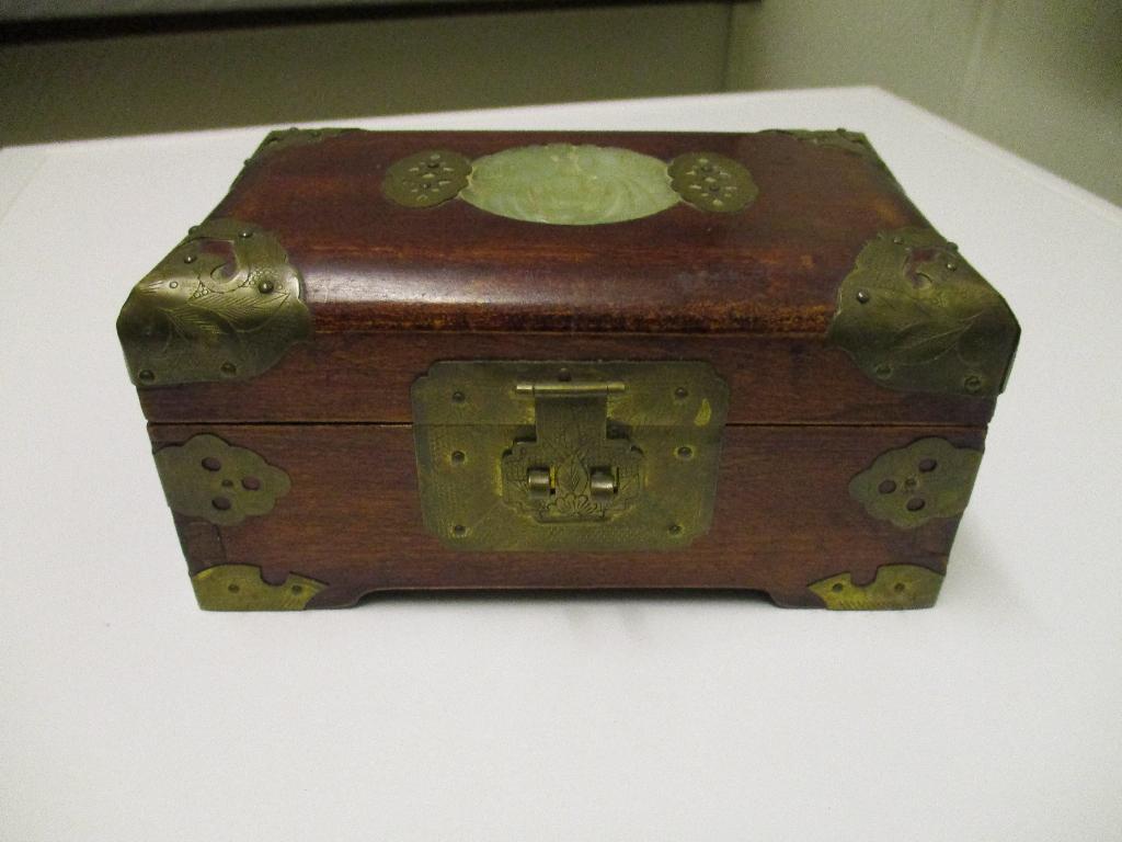 CHINEES SIERADENKOFFERTJE MET JADE MEDAILLON, Antiek en Kunst, Curiosa en Brocante, Ophalen of Verzenden