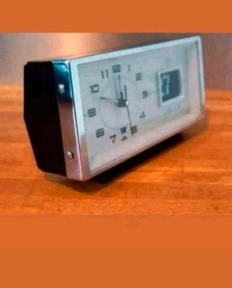 Réveil à rabat avec date et date, années 60/70, Electroménager, Enlèvement ou Envoi, Comme neuf