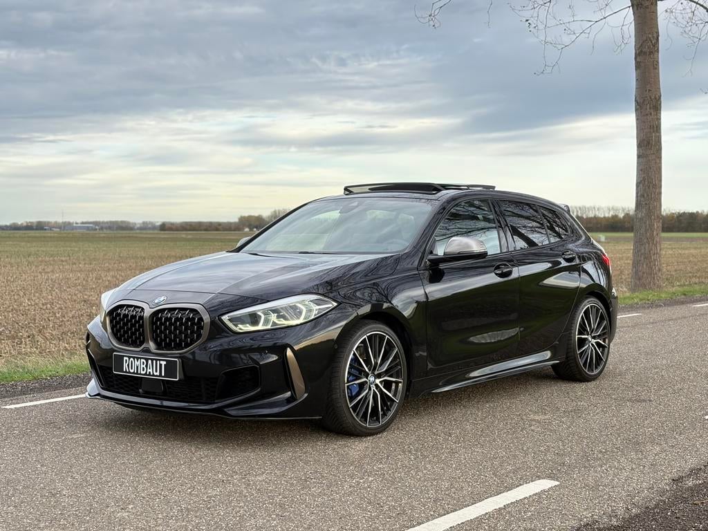 BMW M135 / FULL FULL / 100 DKM / BJ 2020 / PANO / CAMERA, Auto's, BMW, 1 Reeks, 4 cilinders, Zwart, Leder