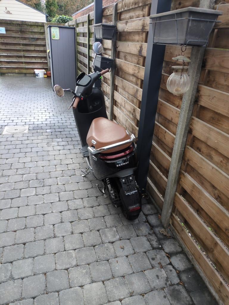 scooter SEGWAY E125S kmstand 4700 bouwjaar 2024, Fietsen en Brommers, Ophalen, Elektrisch, Segway, Klasse B (45 km/u)