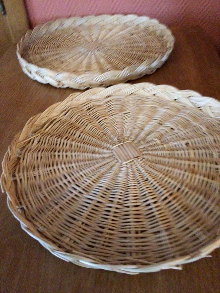 Deux plateaux en osier, Enlèvement, Utilisé, Osier