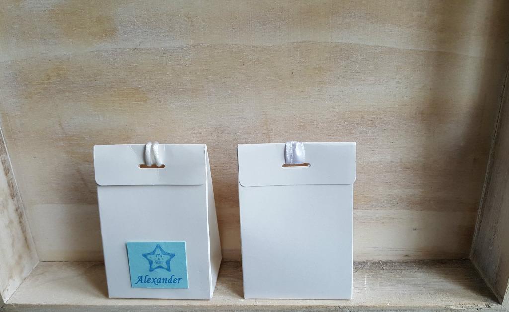 Spotprijs : Witte doosjes (leeg, zonder sticker), Ophalen, Nieuw, Kraamcadeau