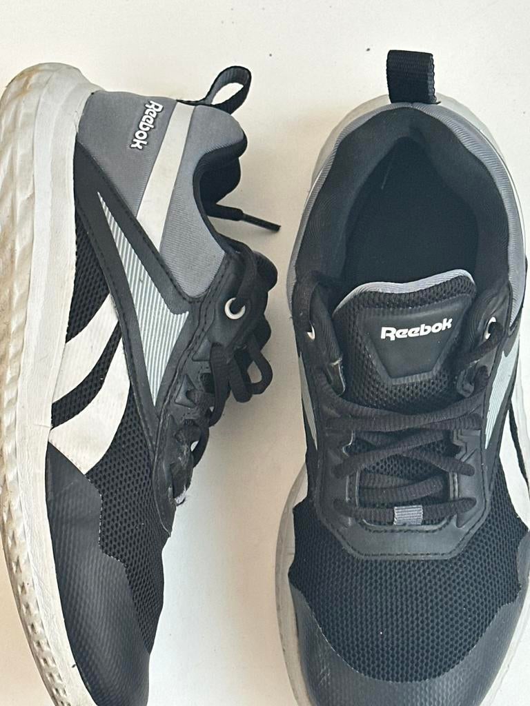Reebok pointure 36 – Très bon état – Confortables, Ophalen, Zo goed als nieuw, Schoenen