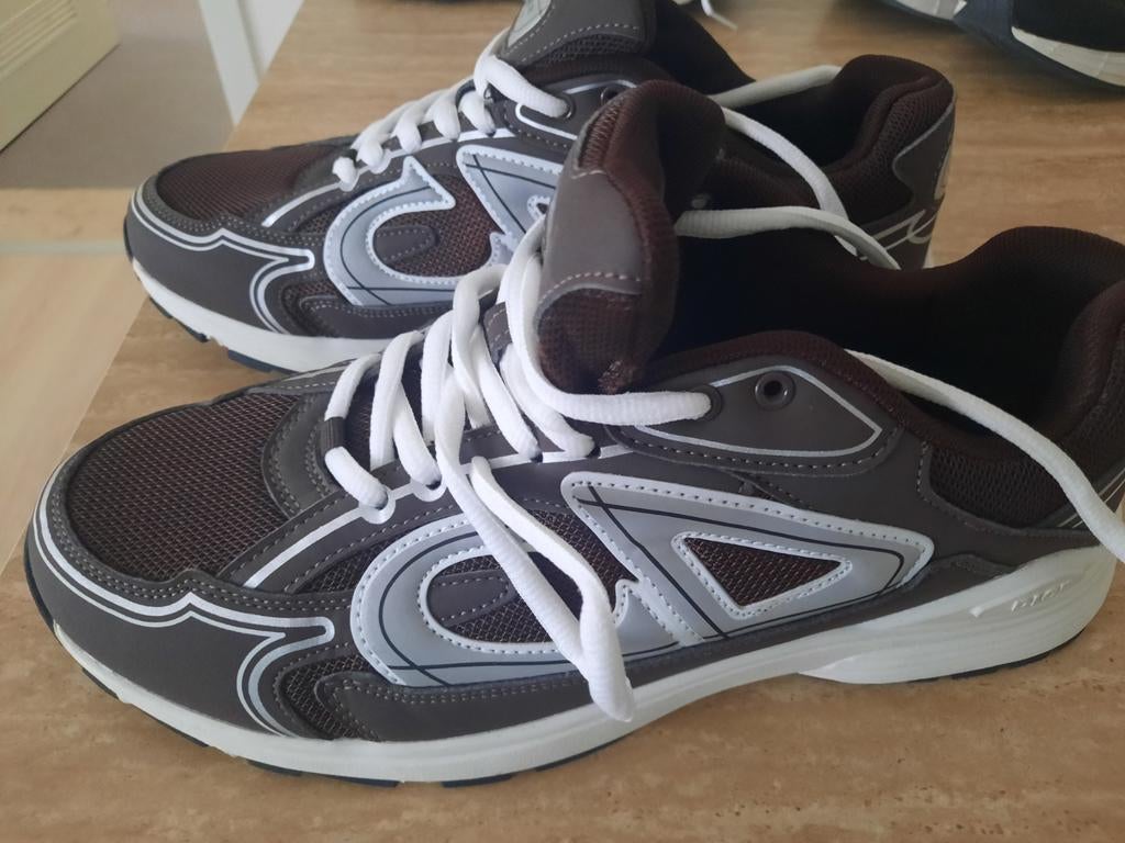 Nieuw schoenen, Ophalen, Schoenen