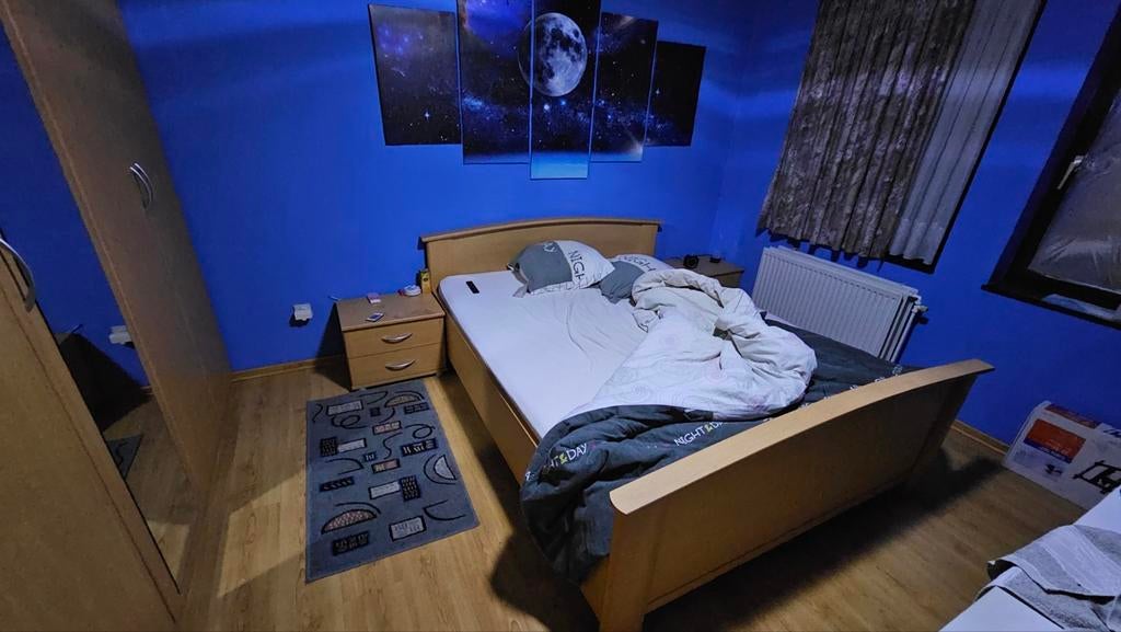 Slaapkamer 2 pers bed, kleerkast met 5 deuren, 2 nachtkastje, Enlèvement, Utilisé, Deux personnes, Beuk / geel