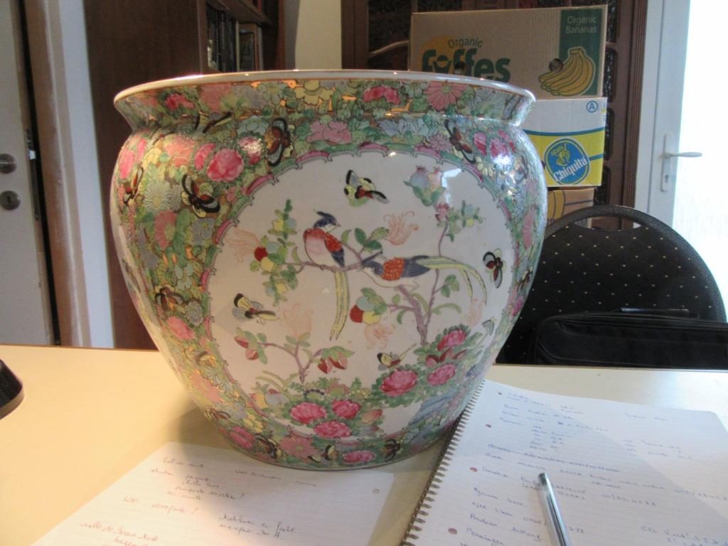 aquarium en porcelaine de Canton sur tabouret, Antiquités & Art, Enlèvement ou Envoi