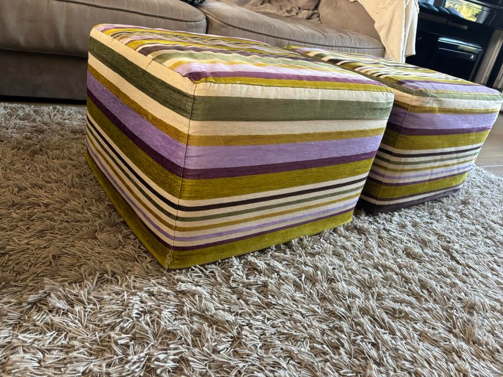 2 poufs de forme carré sur roulettes, Maison & Meubles, Enlèvement, Carré