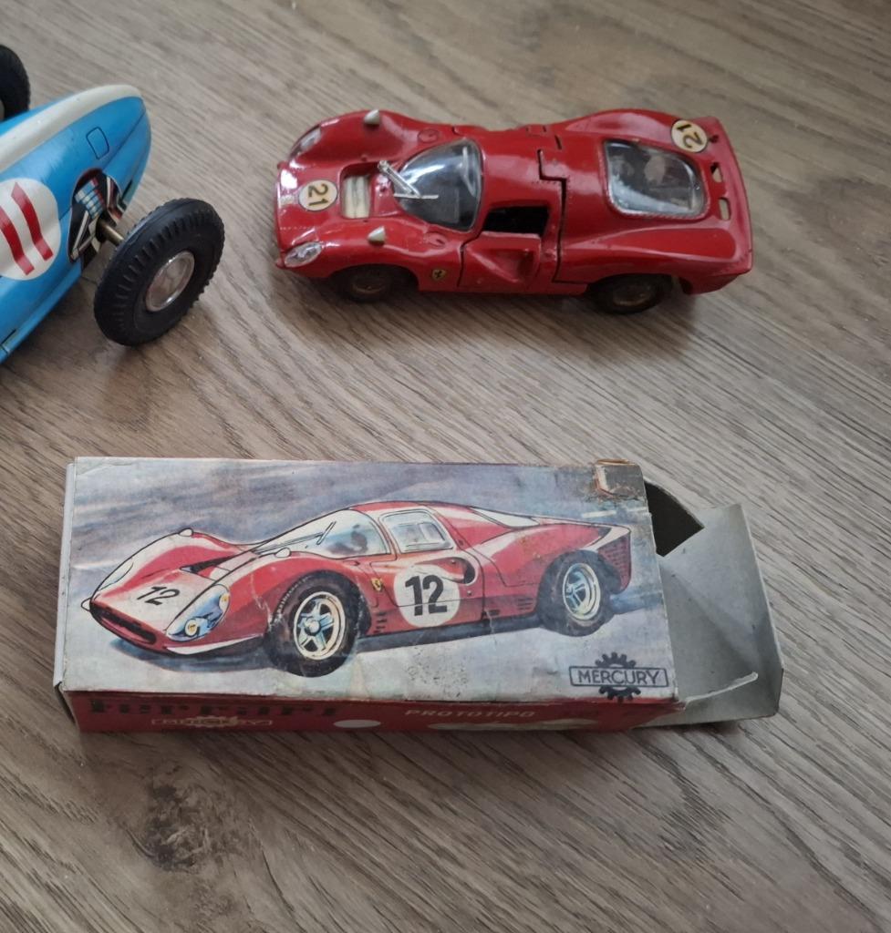 Mercury Ferrari 330 P4 fabriquée en Italie MIB, Hobby & Loisirs créatifs, Voitures miniatures | 1:18, Enlèvement ou Envoi, Comme neuf