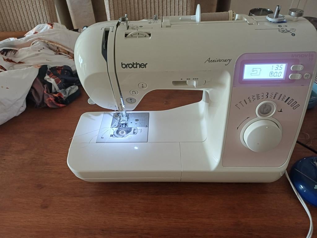 Brother innovis 10 VERKOCHT, Hobby & Loisirs créatifs, Machines à coudre & Accessoires, Enlèvement