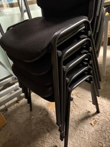 Lot 5 chaises empilables — structure métal noir / tissu noir, Ophalen, Zo goed als nieuw, Zwart, Metaal