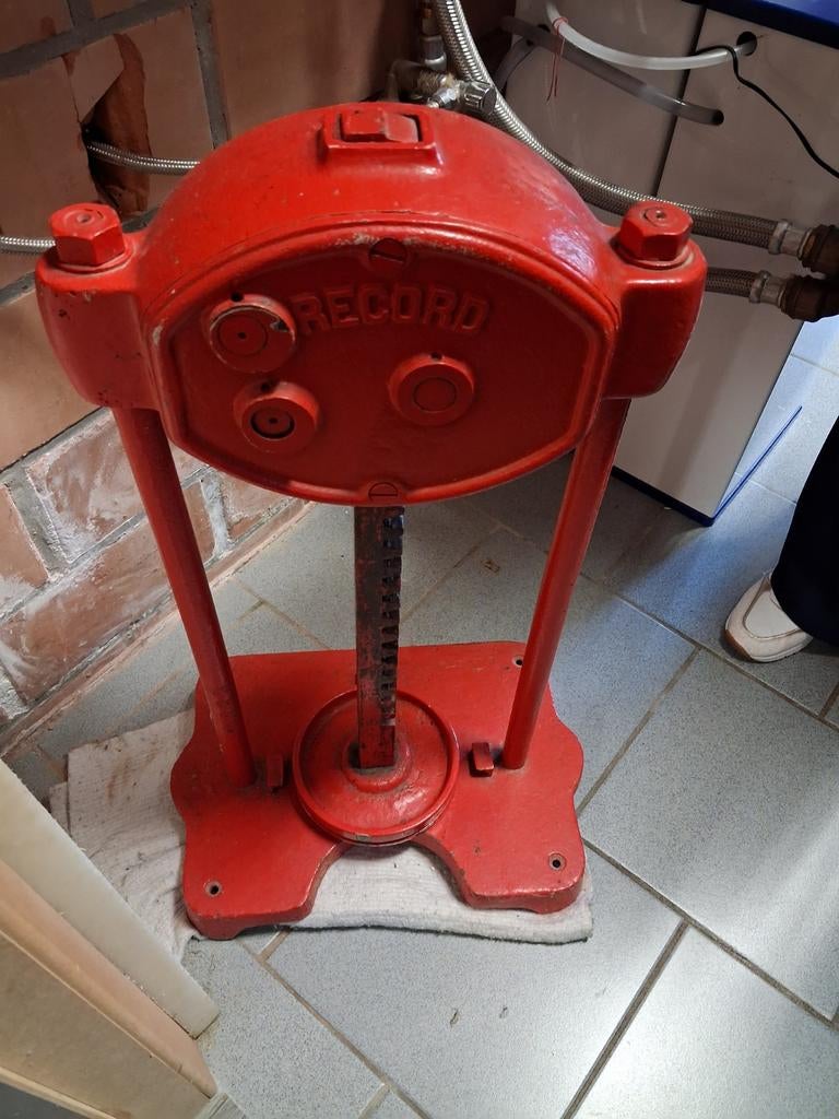 Bourreuse manuelle et hachoir électrique, Enlèvement