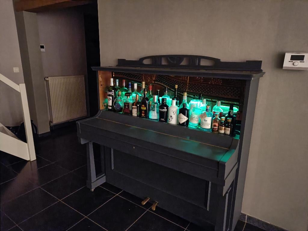 Piano Bar, Antiquités & Art, Enlèvement